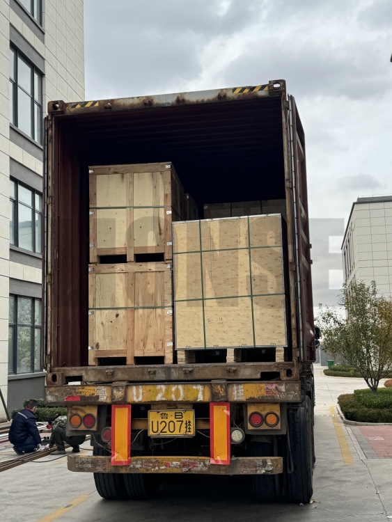 LIONSE - दैनिक शिपिंग ऑपरेशन्स