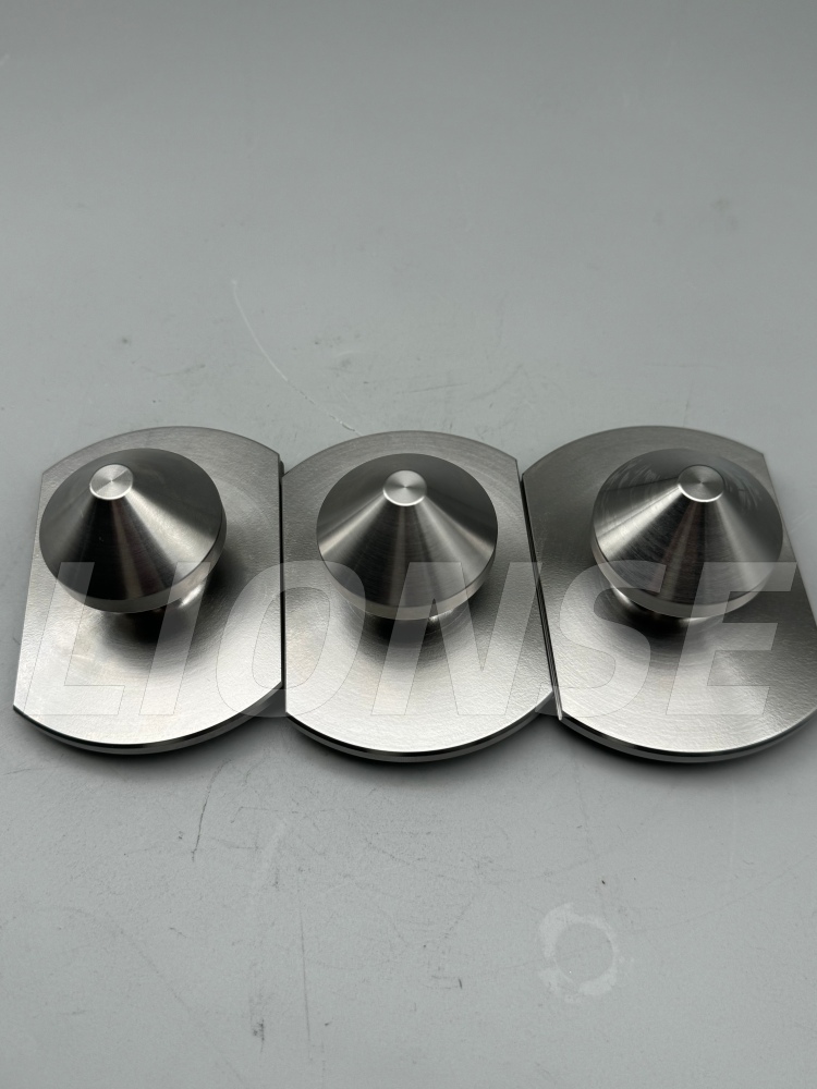 शंकूच्या आकाराचा पृष्ठभाग शोधणारा पुल स्टड